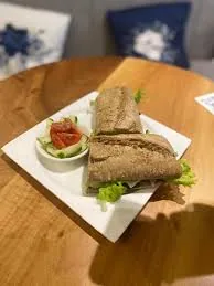 AVOKADOLU SANDWICH