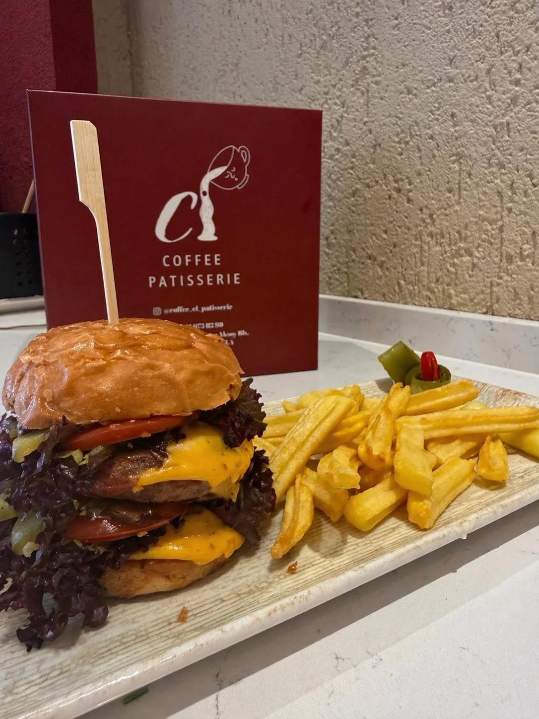 BBQ DELUXE BURGER 