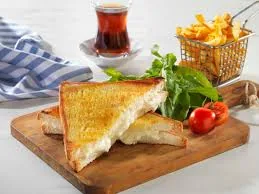 BEYAZ PEYNİRLİ TOST